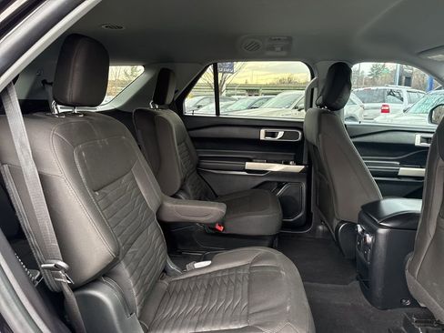 Used 2021 Ford Explorer XLT image 29
