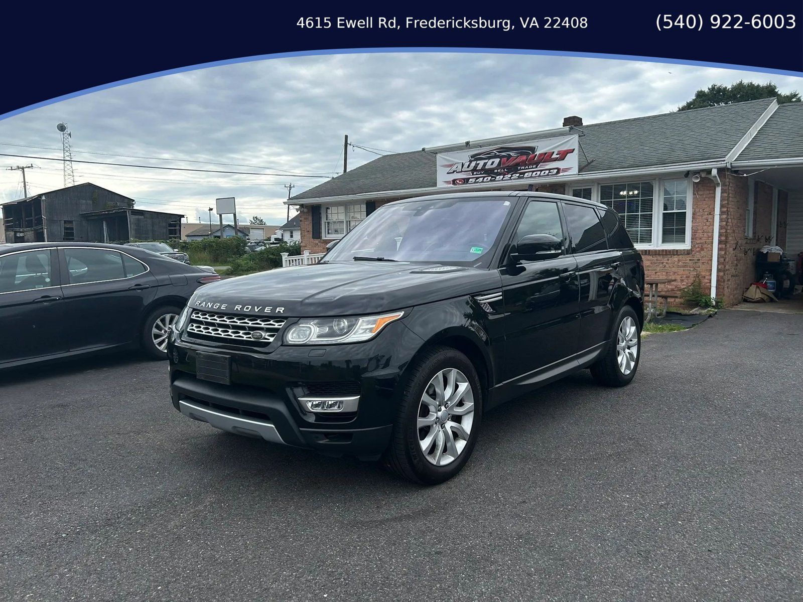 Used 2017 Land Rover Range Rover Sport HSE AWD/4WD image 2