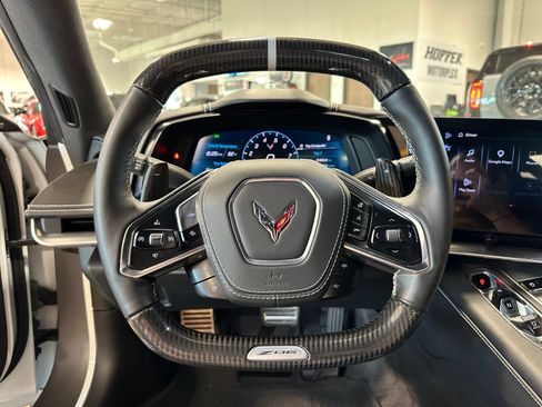 Used 2025 Chevrolet Corvette Z06 RWD image 18