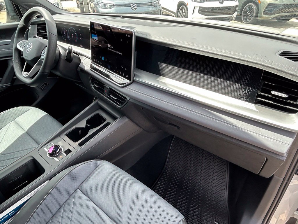 New 2026 Volkswagen Tiguan SE R-Line FWD image 36