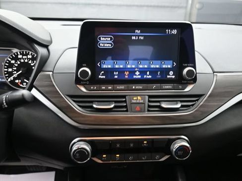 Used 2024 Nissan Altima 2.5 SV FWD image 19