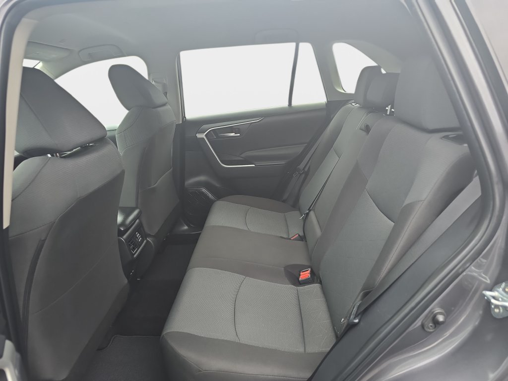Used 2025 Toyota RAV4 XLE AWD/4WD image 16