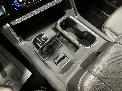 Used 2023 GMC Sierra 1500 Denali AWD/4WD image 18