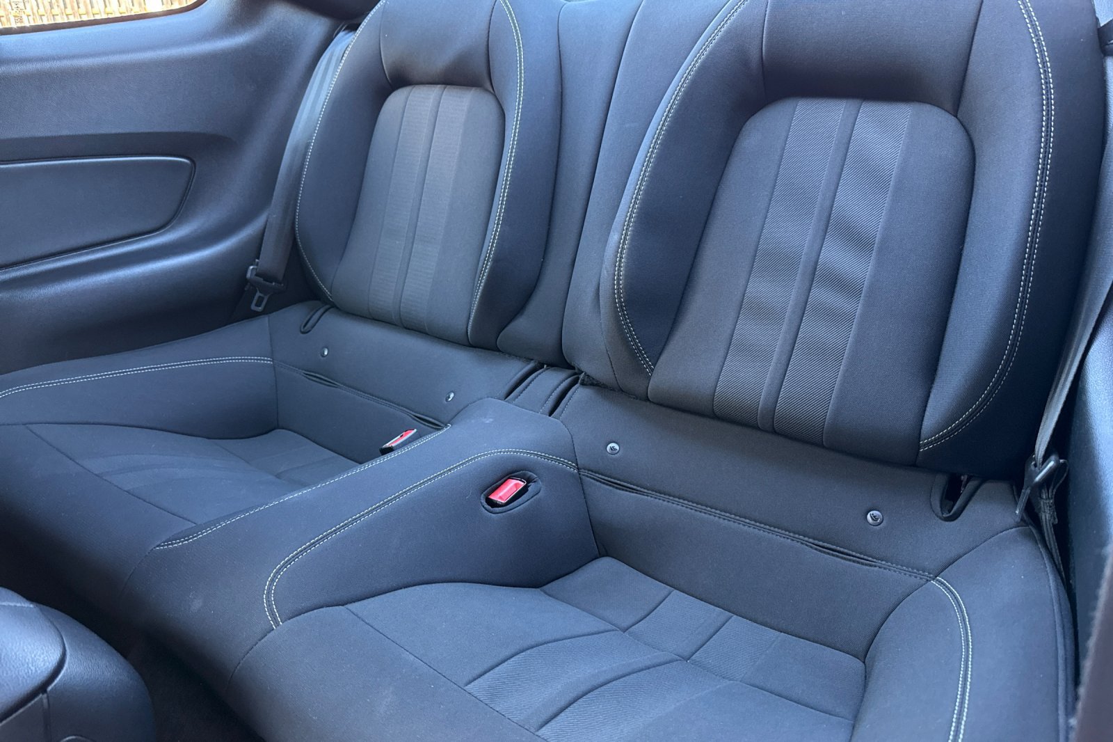 Used 2018 Ford Mustang Coupe RWD image 12