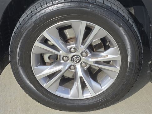 Used 2016 Toyota Highlander Plus image 9