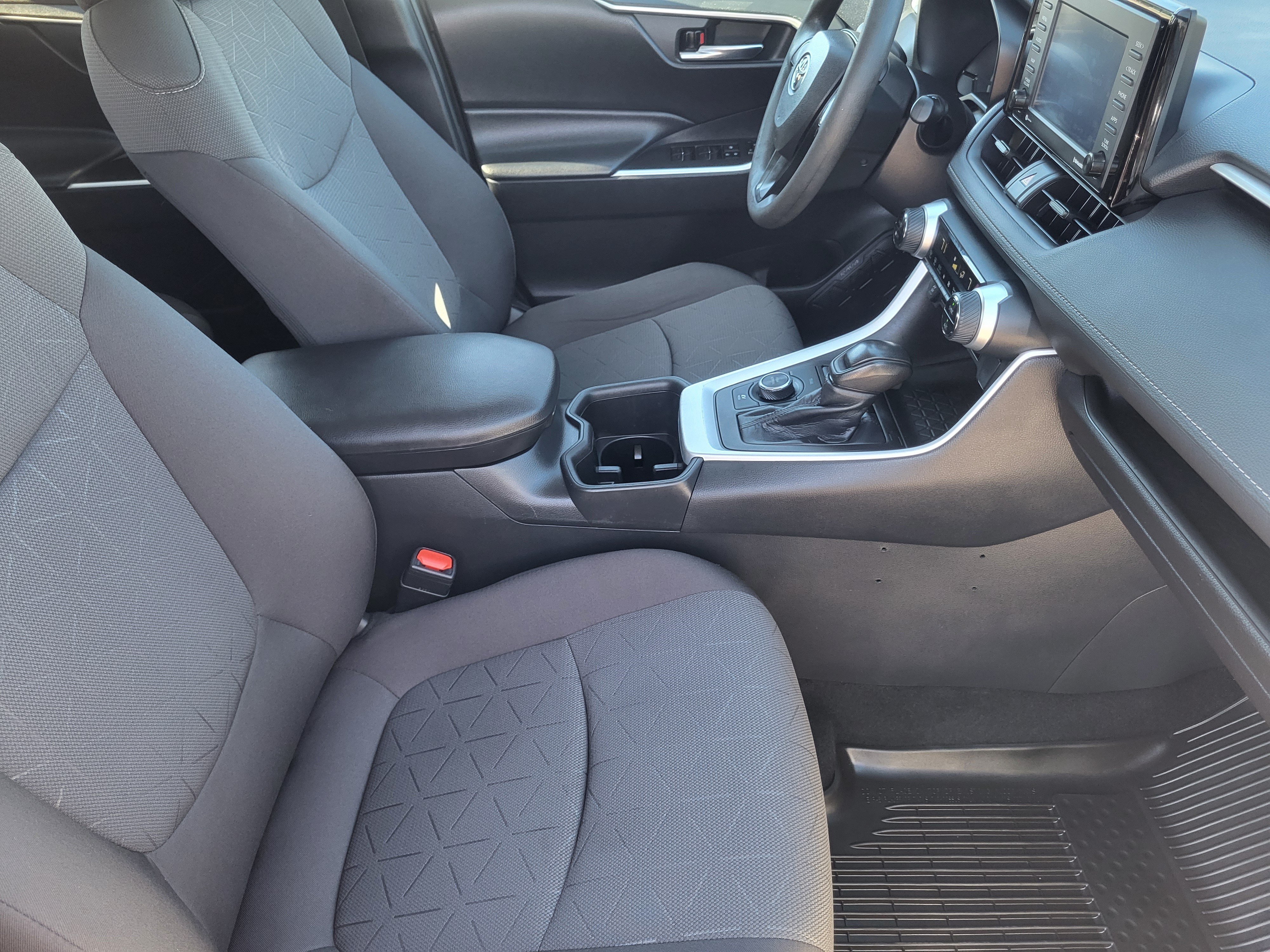 Used 2022 Toyota RAV4 XLE AWD/4WD image 11