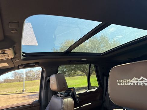 Used 2021 Chevrolet Tahoe High Country w/ Premium Package image 21