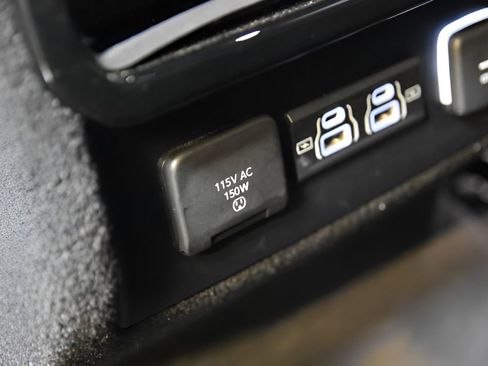 Used 2024 Jeep Wagoneer L Series II image 37