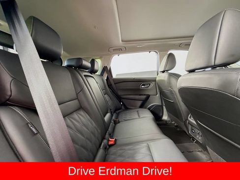 Used 2025 Nissan Rogue Platinum w/ Platinum Premium Package FWD image 28