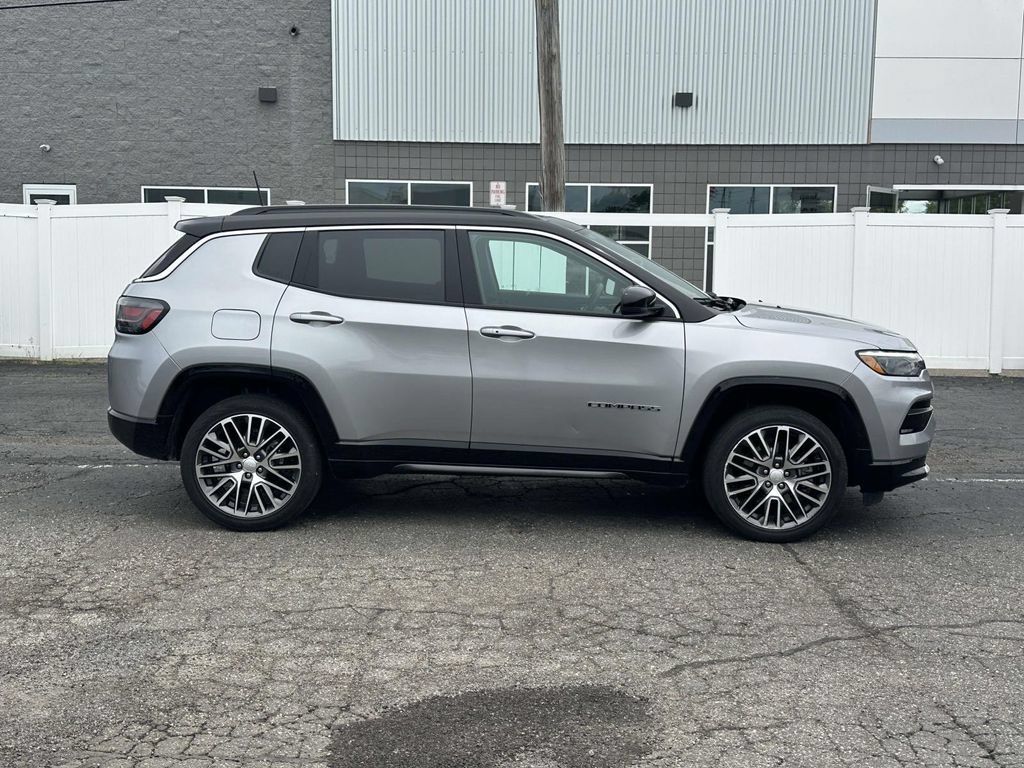 Used 2023 Jeep Compass Limited w/ Elite Group AWD/4WD image 2