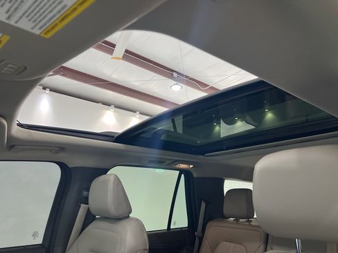 Used 2021 Ford Expedition Limited image 18