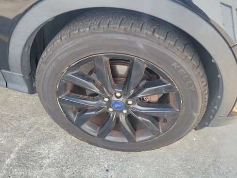 Used 2017 Ford Escape SE w/ SE Sport Appearance Package AWD/4WD image 8