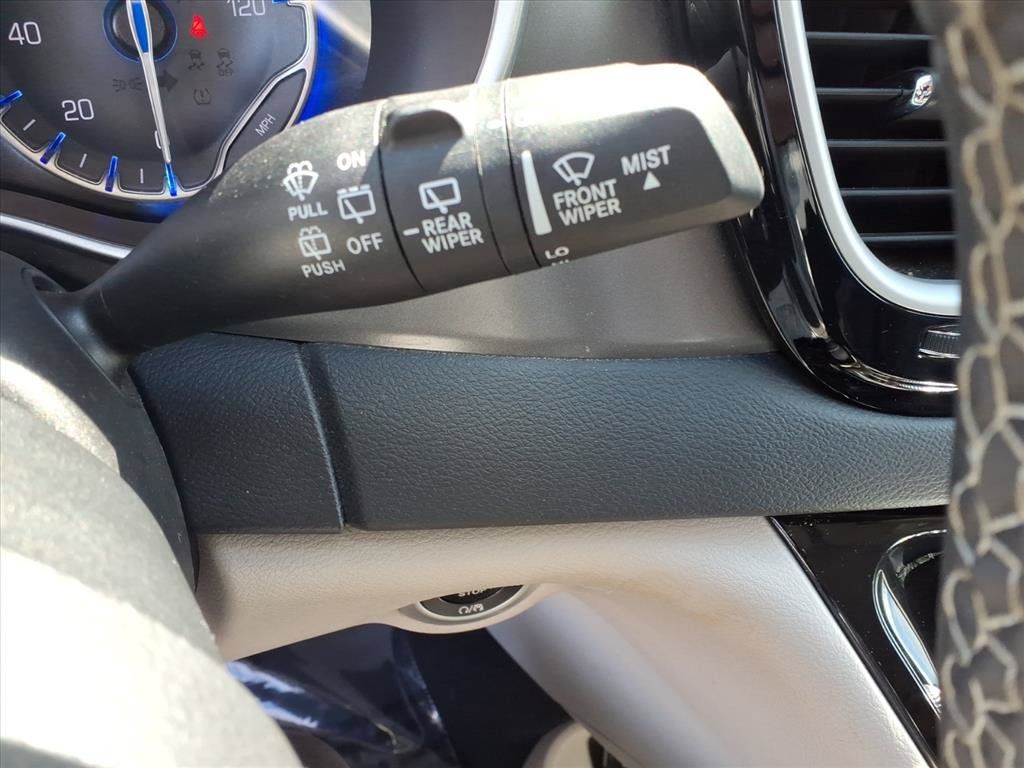 Used 2024 Chrysler Pacifica Touring-L FWD image 21