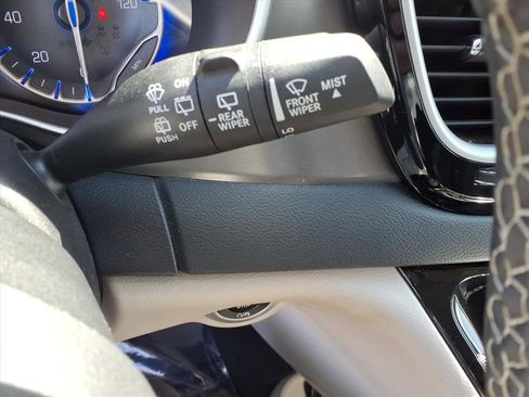 Used 2024 Chrysler Pacifica Touring-L FWD image 21