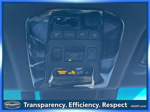 Used 2023 Toyota Venza Limited image 31