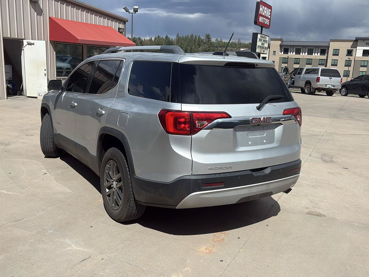 Used 2017 GMC Acadia SLT FWD image 6