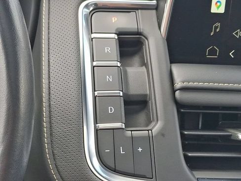 Used 2022 GMC Yukon XL SLT w/ SLT Premium Package AWD/4WD image 15