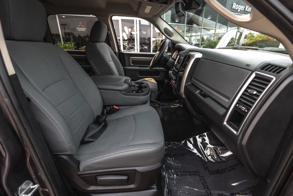 Used 2016 RAM 1500 Classic SLT AWD/4WD image 27