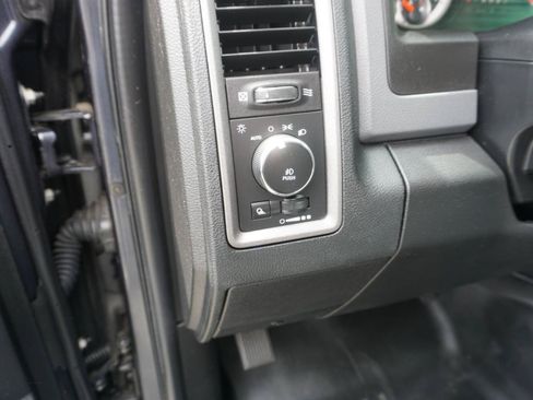 Used 2018 RAM 1500 Express w/ Express Value Package AWD/4WD image 10