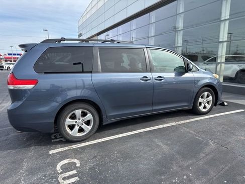 Used 2014 Toyota Sienna LE image 4