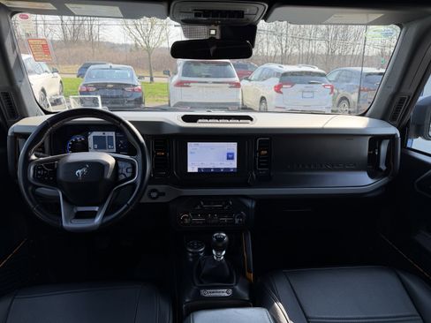 Used 2023 Ford Bronco Badlands image 9