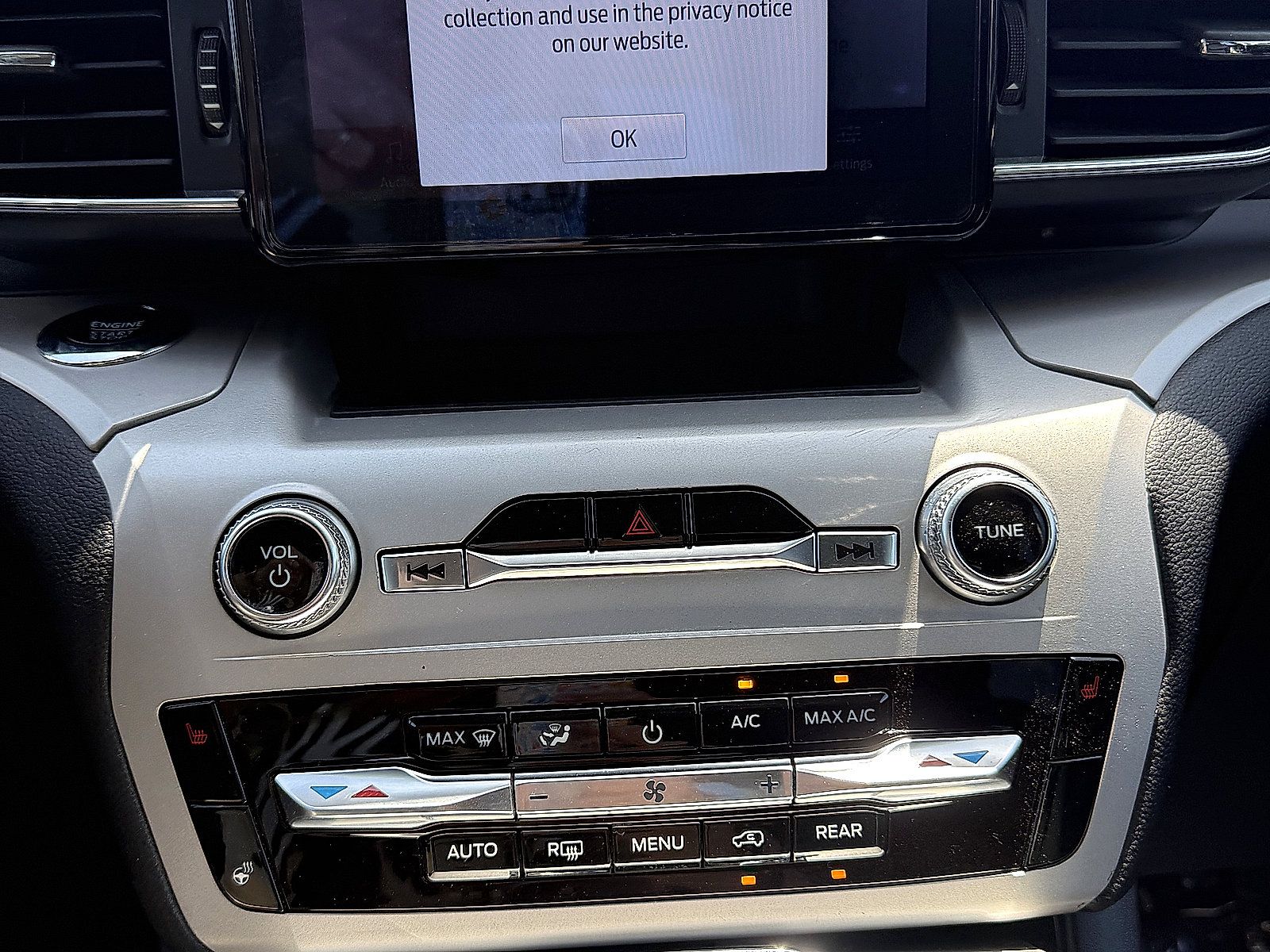 Used 2023 Ford Explorer XLT w/ Equipment Group 202A AWD/4WD image 14