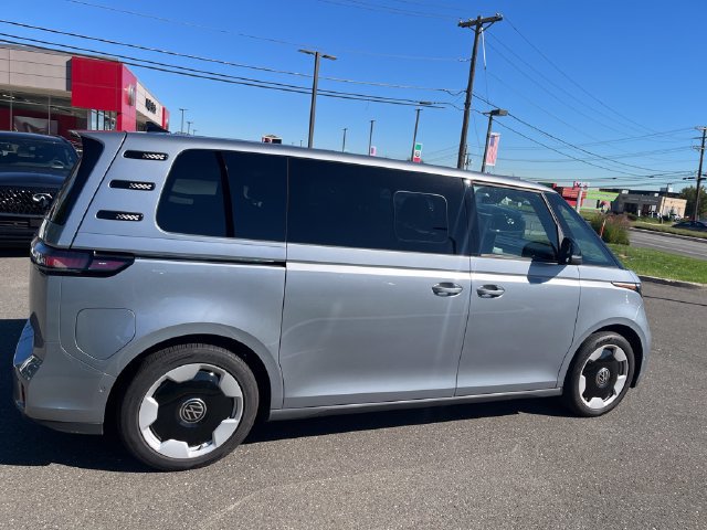 Used 2025 Volkswagen ID. Buzz Pro S RWD image 3