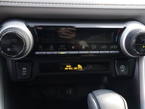 Used 2025 Toyota RAV4 XLE image 9