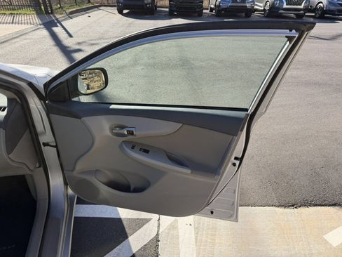 Used 2010 Toyota Corolla image 16