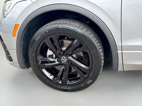 Used 2023 Volkswagen Tiguan SE R-Line FWD image 40
