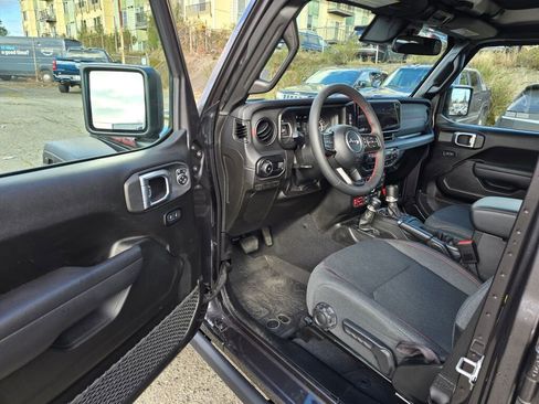 Used 2024 Jeep Wrangler Unlimited Rubicon w/ Convenience Group image 21