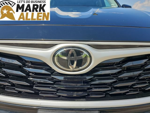 Used 2021 Toyota Highlander XLE AWD/4WD image 30