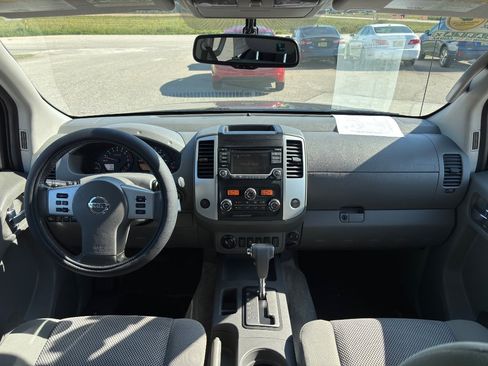 Used 2017 Nissan Frontier SV w/ SV Value Truck Package AWD/4WD image 13