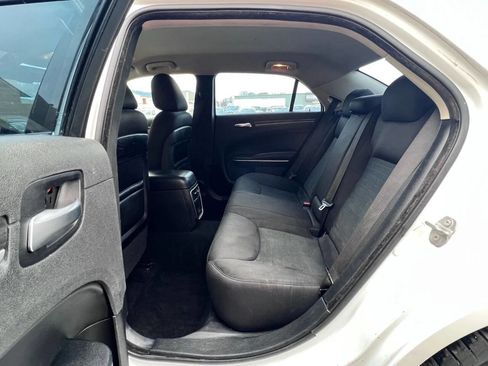 Used 2019 Chrysler 300 Touring w/ Sport Appearance Package image 14