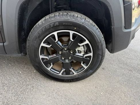 Used 2023 Jeep Renegade Latitude AWD/4WD image 4