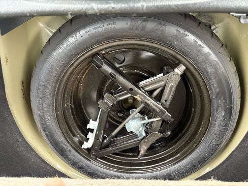 Used 2018 Ford Explorer XLT w/ Equipment Group 201A image 11