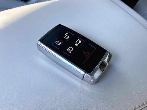 Used 2024 Jaguar F-PACE R-Dynamic S image 10