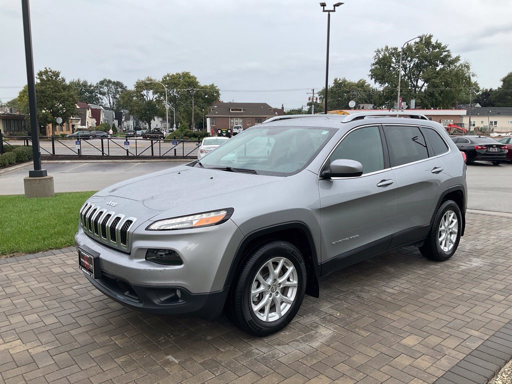 Used 2017 Jeep Cherokee Latitude w/ Cold Weather Group AWD/4WD image 4