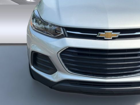 Used 2019 Chevrolet Trax LS FWD image 12