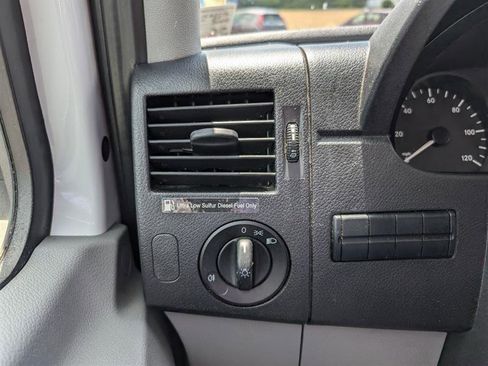 Used 2014 Freightliner Sprinter 3500 image 33