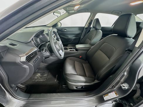 Used 2024 Nissan Altima 2.5 SV image 13