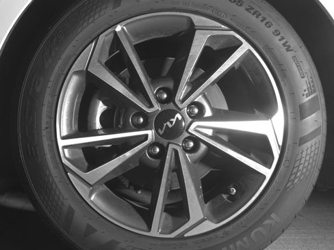 Used 2024 Kia Forte LXS image 17