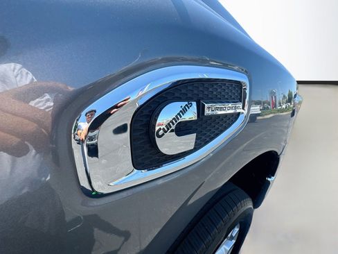 Used 2017 Nissan Titan SV AWD/4WD image 30