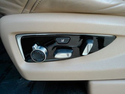 Used 2019 Cadillac Escalade Platinum image 18