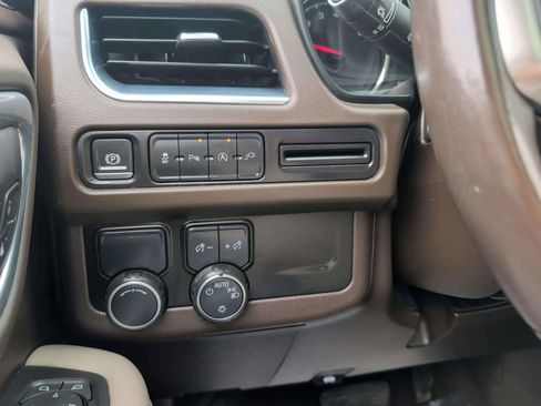 Used 2021 Chevrolet Suburban LT RWD image 24