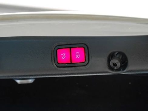 Used 2018 Mercedes-Benz E 300 image 63