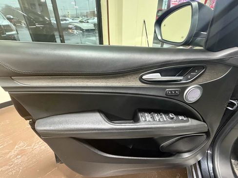 Used 2022 Alfa Romeo Stelvio Ti AWD/4WD image 15
