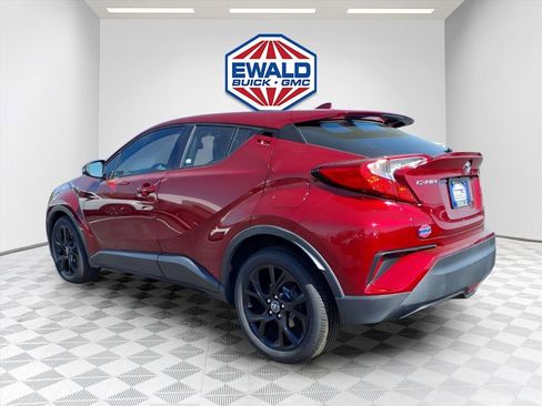 Used 2018 Toyota C-HR XLE FWD image 3