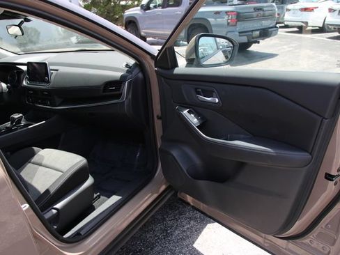 Used 2024 Nissan Rogue SV AWD/4WD image 31