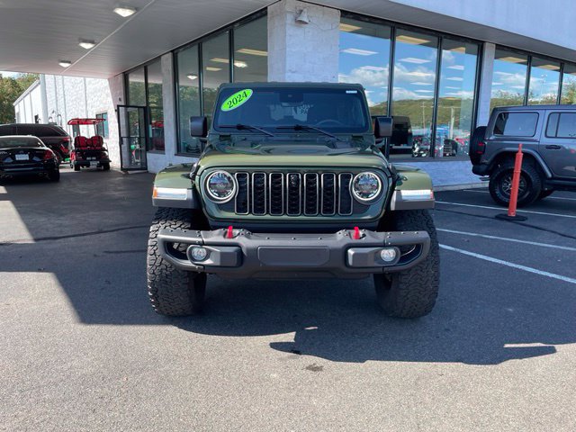 Used 2024 Jeep Wrangler Unlimited Rubicon AWD/4WD image 2